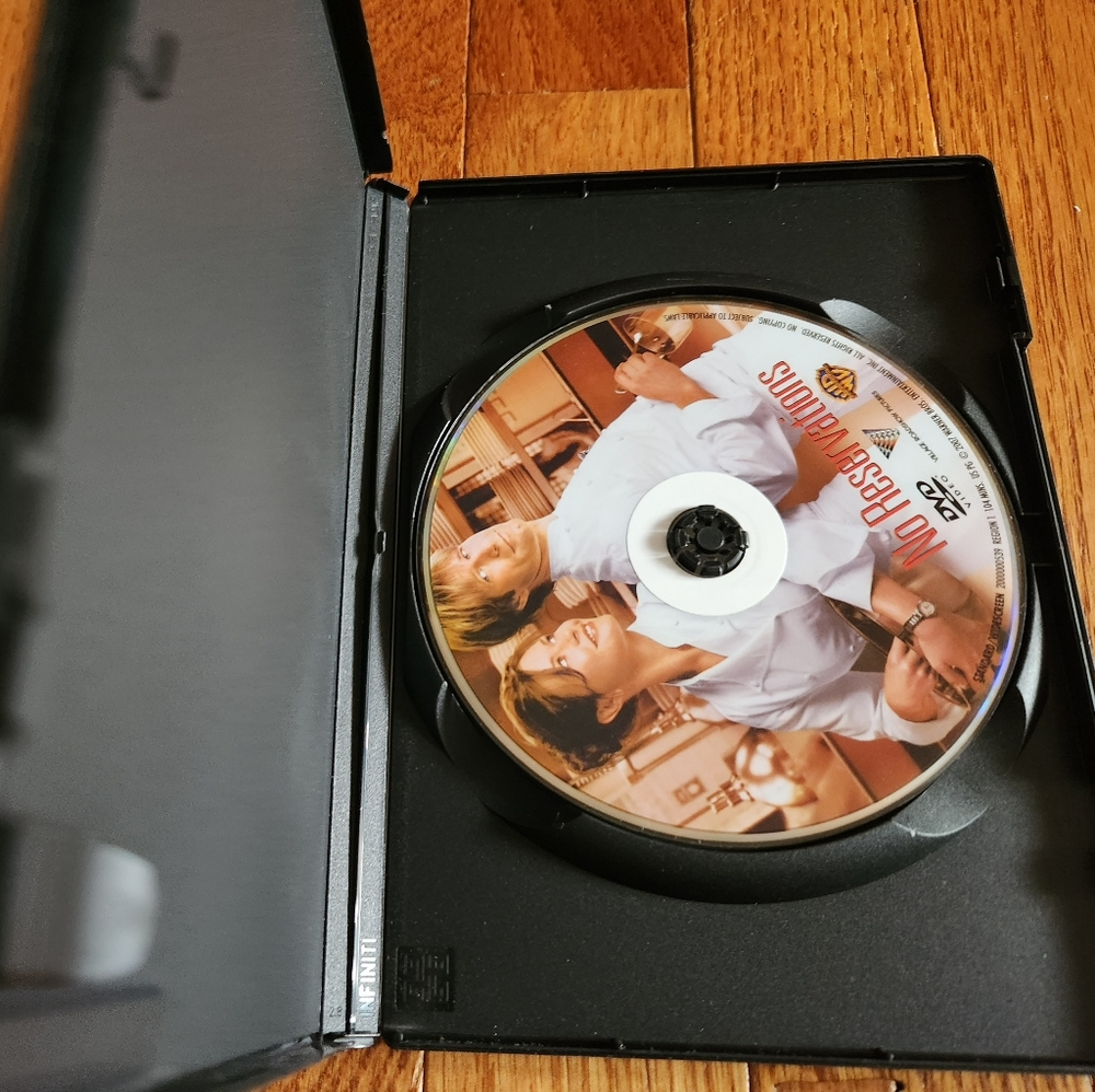 No Reservations DVD - Picture 5 of 5